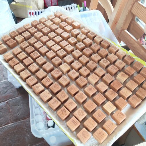 ruhajelölés-klasszikus-fapecsétek