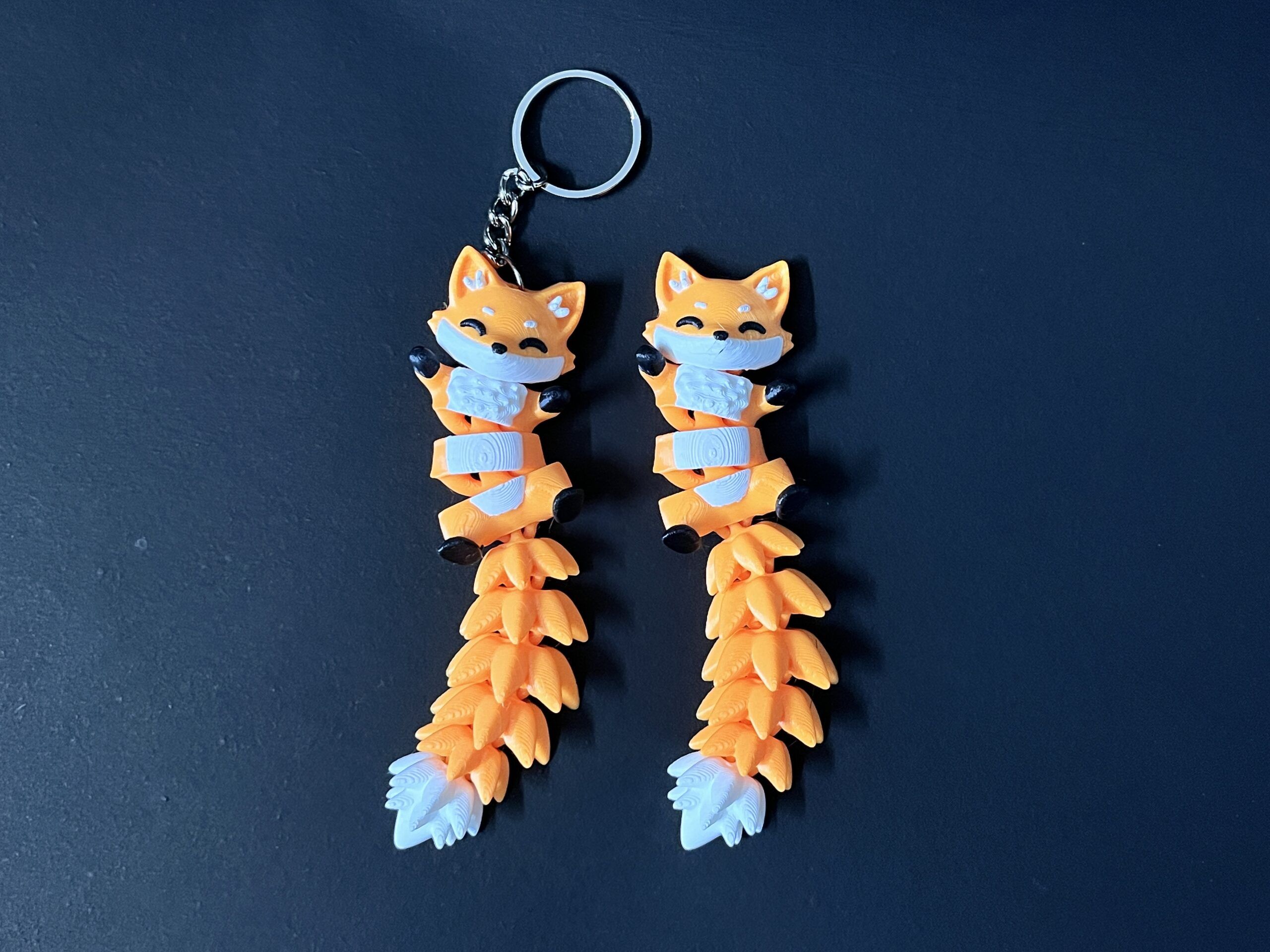 Táska Charm - Cuki flexi róka – hajlékony 3D nyomtatott figura és kulcstartó hátizsákra, táskára flexi róka